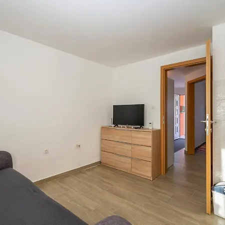 Appartamento Amazing In W/ 1 Bedrooms *